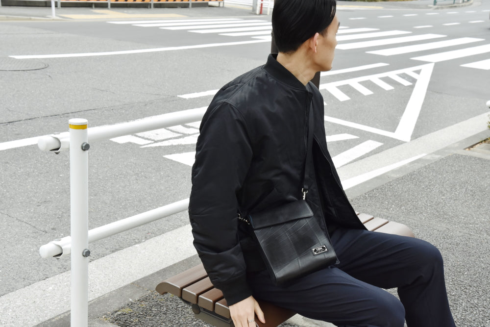 Kiss Lock Square Shoulder Bag