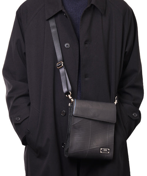 Kiss Lock Square Shoulder Bag