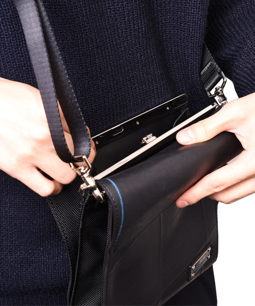 Kiss Lock Square Shoulder Bag