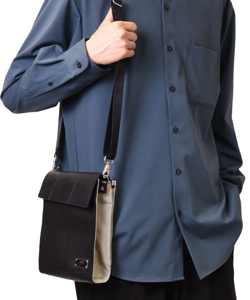 Kiss Lock Square Shoulder Bag