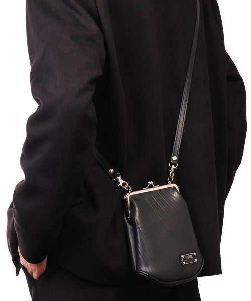 Kiss lock shoulder bag