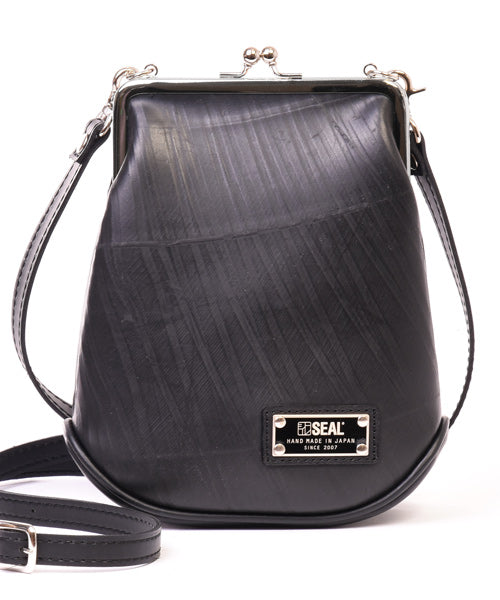 Kiss lock shoulder bag