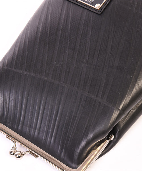 Kiss lock shoulder bag