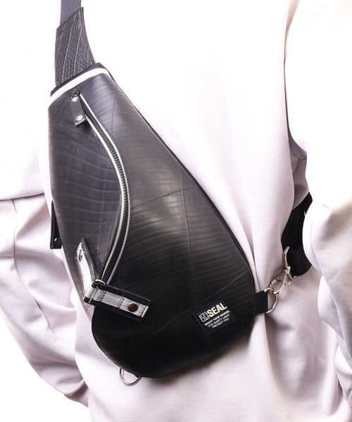 One shoulder bag spiral night ride model